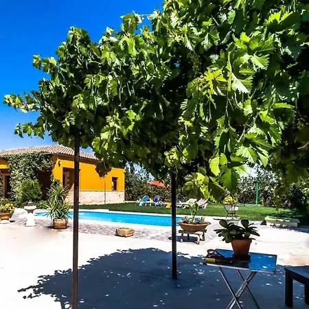 Holiday home Lucrecia La Lantejuela